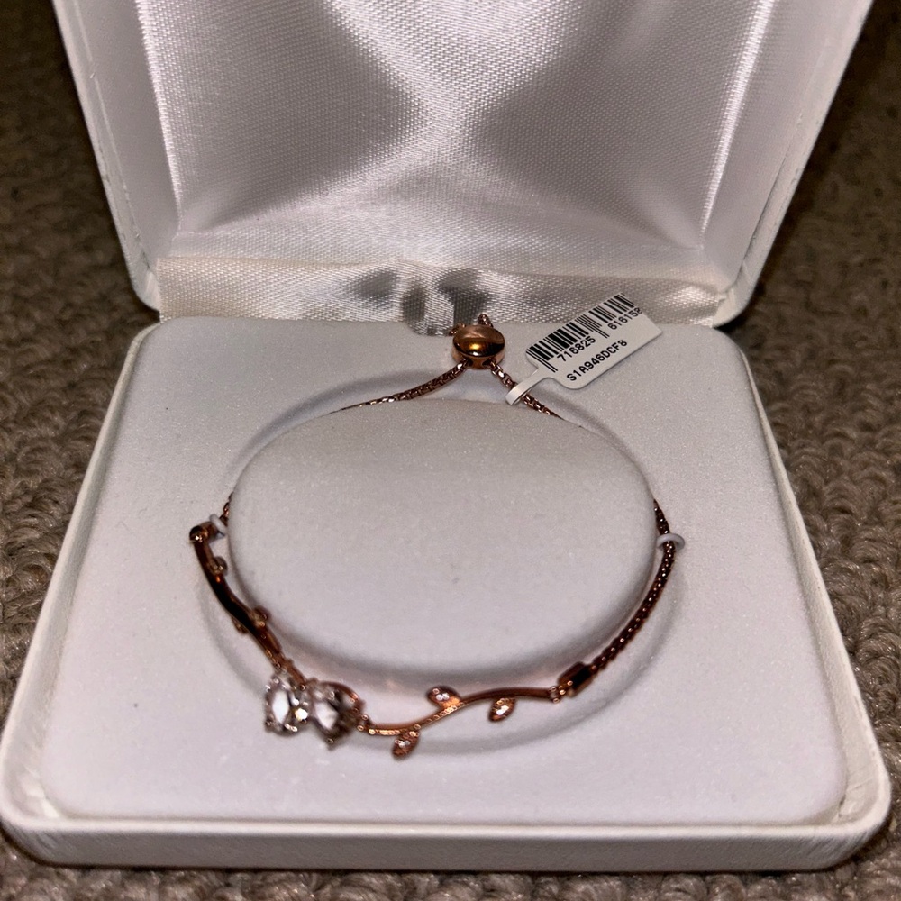 Elegant Rose Gold Rose Bracelet